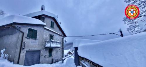 Freddo e neve in Toscana, tanti disagi nell'aretino